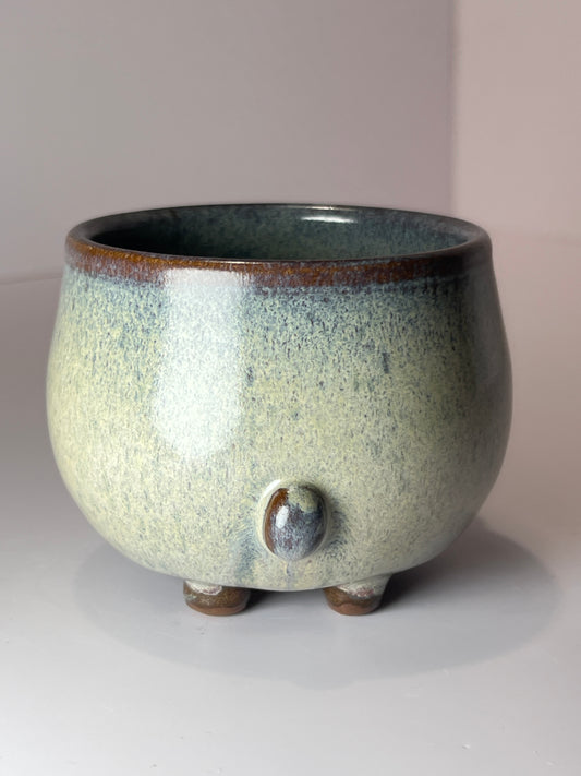 Rock Dogs Planter w/ drip hole - Glacier