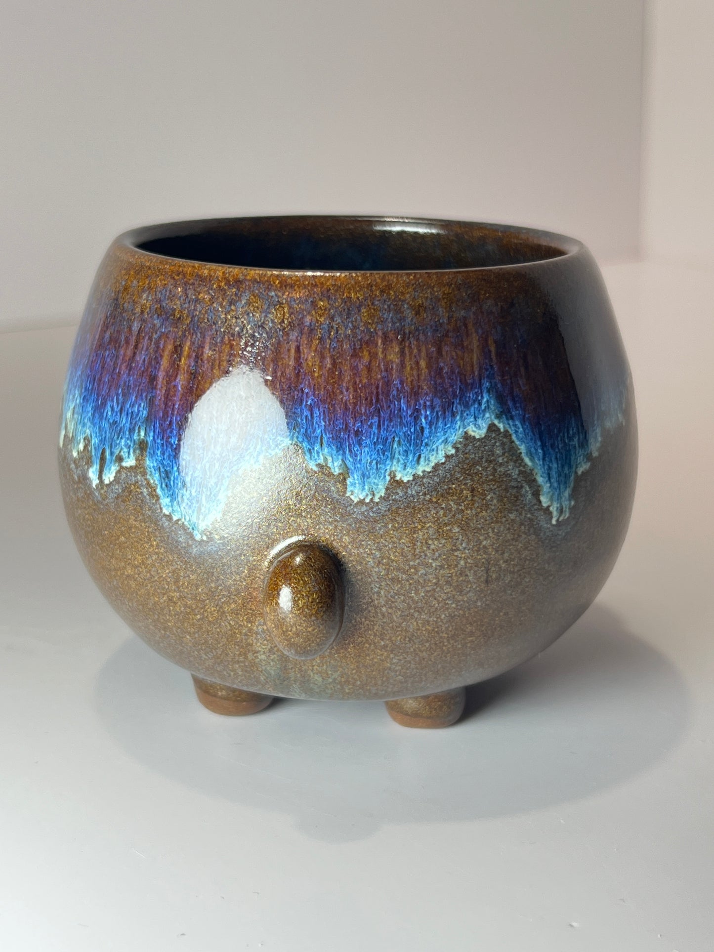 Rock Dogs Planter w/ drip hole - Drippy Iron Lustre