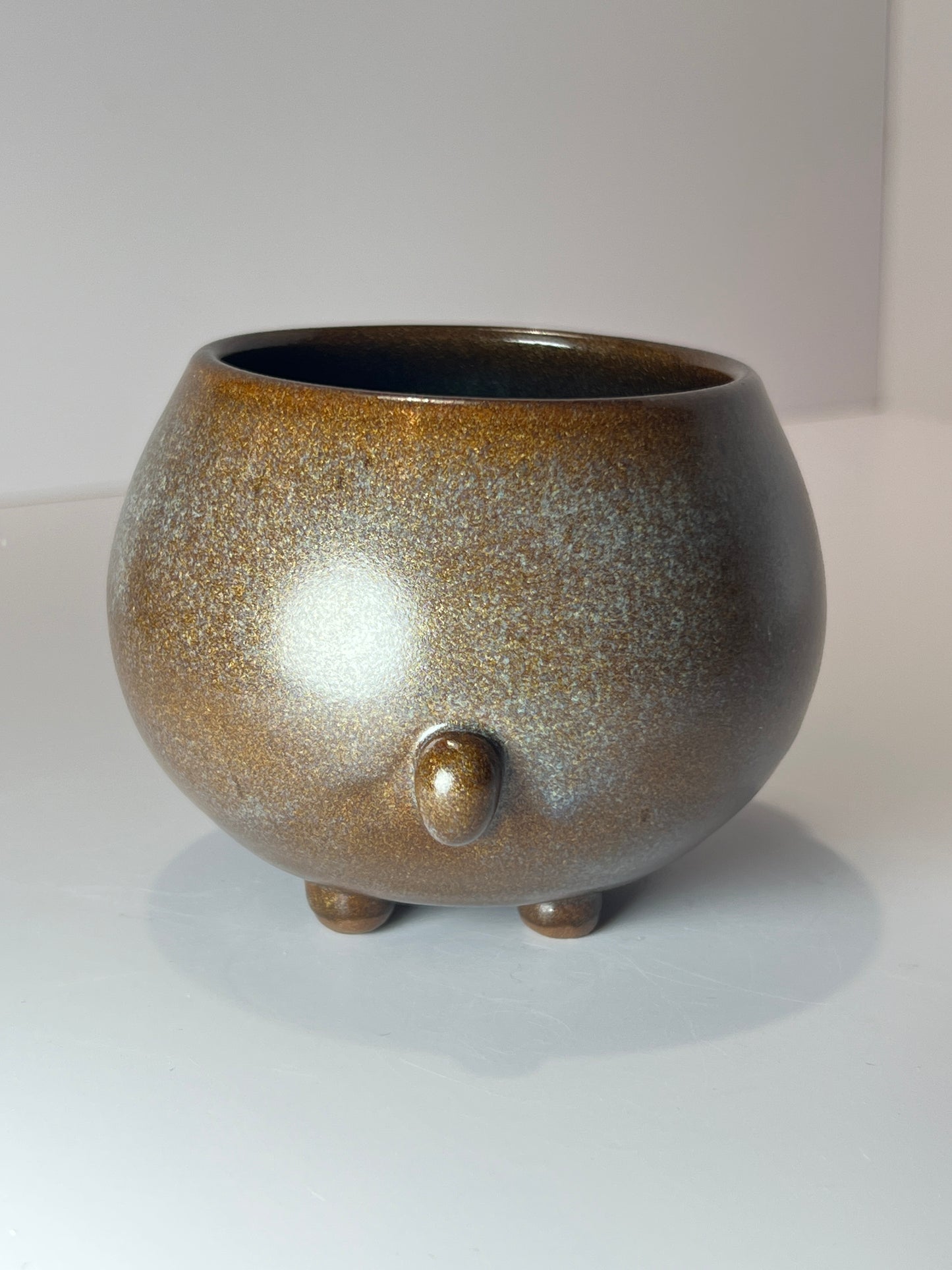 Rock Dogs Planter w/ drip hole - Iron Lustre